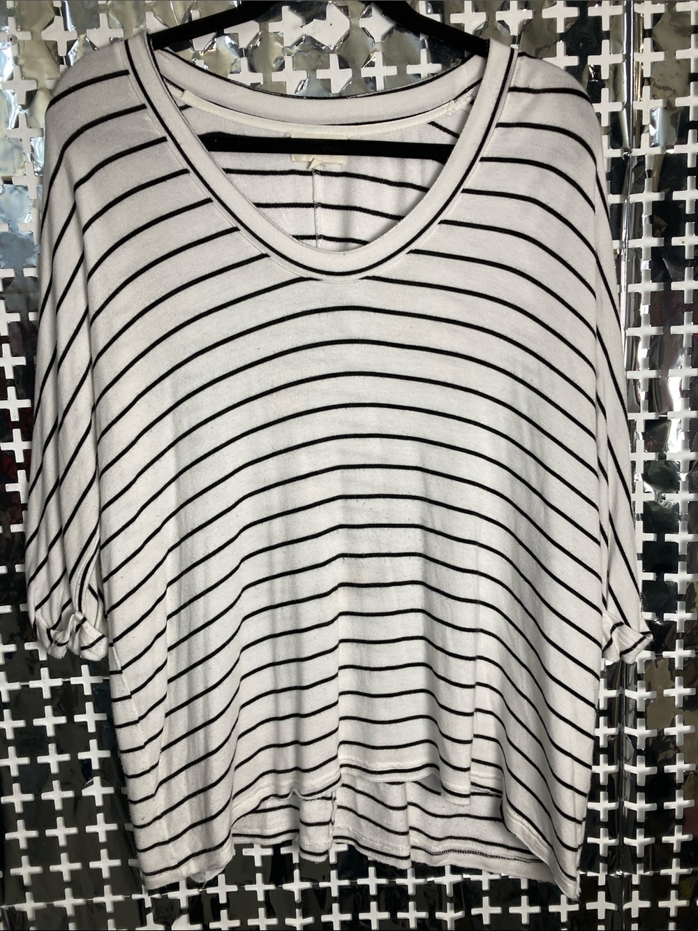 MELLODAY Black and White Striped V-Neck Short Sleeve Top